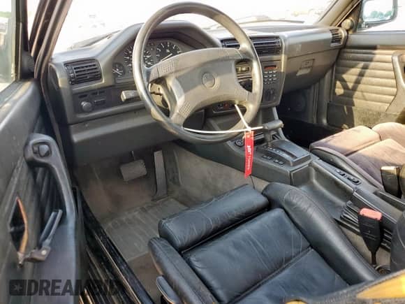 1991 BMW 3 Series z VIN WBABB2316MEC25177, wystawiony jako Copart lot #57317225 z przebiegiem 220 252 mil mil oraz Czysty tytuł • Clean title. Historia ofert i sprzedaży dostępna na DreamBid. Obrazek 8.