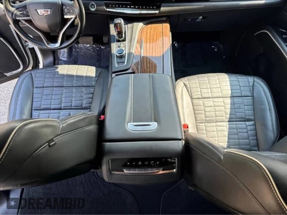 ✅ 2021 Cadillac Escalade Sport Platinum • VIN: 1GYS4GKL9MR205XXX • Lot: 72088955. Listed on Copart with 58,472 mi. Free auction sales archive from the USA and detailed vehicle history report at DreamBid. Image 5.