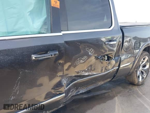 2020 Ram 1500 Limited z VIN 1C6SRFPT1LN419488, wystawiony jako IAAI lot #41847838 z przebiegiem 39 836 mil mil oraz . Historia ofert i sprzedaży dostępna na DreamBid. Obrazek 18.