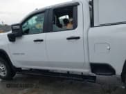 ✅ 2024 Chevrolet Silverado 2500HD Work Truck • VIN: 1GC2YLE72RF198079 • Lot: 41586127. Wystawiony na IAAI z przebiegiem 9 934 mil. Bezpłatny archiwum sprzedaży aukcyjnych z USA i szczegółowy raport historii pojazdu na DreamBid. Zdjęcie 15.