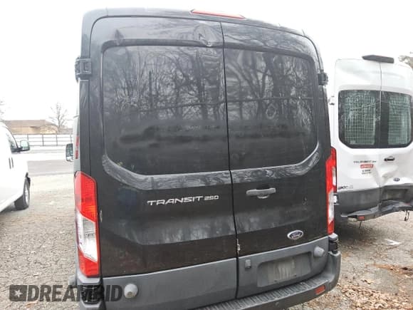 ✅ 2015 Ford Transit Cargo • VIN: 1FTYR2CM5FKA84249 • Lot: 43156985. Wystawiony na Copart z przebiegiem 118 843 mil. Bezpłatny archiwum sprzedaży aukcyjnych z USA i szczegółowy raport historii pojazdu na DreamBid. Zdjęcie 6.