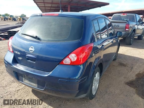✅ 2007 Nissan Versa SL • VIN: 3N1BC13E17L372086 • Lot: 43735108. Listed on IAAI with 134,932 mi. Free auction sales archive from the USA and detailed vehicle history report at DreamBid. Image 4.
