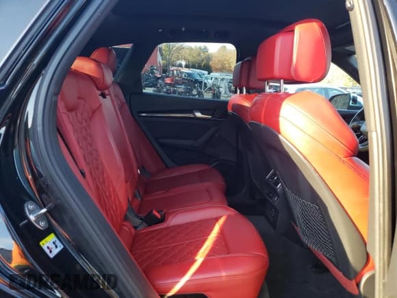 ✅ 2018 Audi SQ5 Premium Plus • VIN: WA1A4AFY6J2177258 • Лот: 37981613. Опубликован ранее на Copart с пробегом 49 805 миль. Бесплатный доступ к архиву аукционных продаж из США и подробный отчёт об истории автомобиля на DreamBid. Изображение 11.