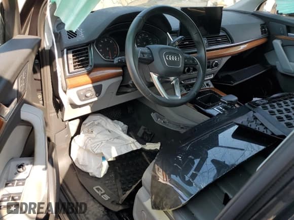 ✅ 2023 Audi Q5 Premium • VIN: WA1ABAFY0P2082483 • Lot: 67843745. Wystawiony na Copart z przebiegiem Nie podano. Bezpłatny archiwum sprzedaży aukcyjnych z USA i szczegółowy raport historii pojazdu na DreamBid. Zdjęcie 8.