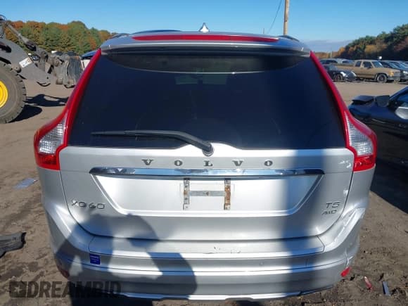 ✅ 2015 Volvo XC60 T5 • VIN: YV4612RK0F2686932 • Lot: 43502739. Listed on IAAI with 190,197 mi. Free auction sales archive from the USA and detailed vehicle history report at DreamBid. Image 16.