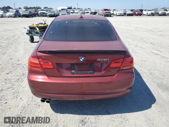 ✅ 2011 BMW 3 Series 328i • VIN: WBAKE5C58BE574024 • Лот: 62028285. Опубликован ранее на Copart с пробегом 73 454 миль. Бесплатный доступ к архиву аукционных продаж из США и подробный отчёт об истории автомобиля на DreamBid. Изображение 6.