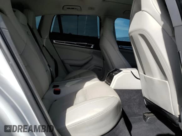 ✅ 2018 Porsche Panamera • VIN: WP0CE2A70JL148560 • Lot: 44025645. Listed on Copart with 96,018 mi. Free auction sales archive from the USA and detailed vehicle history report at DreamBid. Image 10.