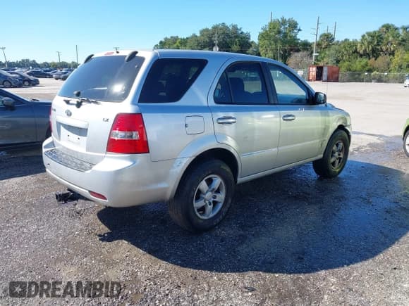 ✅ 2009 Kia Sorento LX • VIN: KNDJD735695891145 • Лот: 43555092. Опубликован ранее на IAAI с пробегом 248 701 миль. Бесплатный доступ к архиву аукционных продаж из США и подробный отчёт об истории автомобиля на DreamBid. Изображение 4.