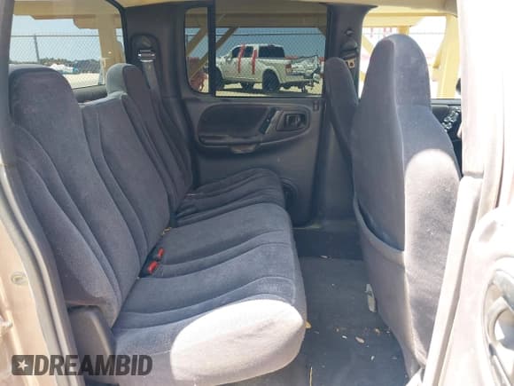 ✅ 2000 Dodge Dakota Sport • VIN: 1B7GL2AZ8YS716918 • Lot: 42467015. Listed on IAAI with 149,961 mi. Free auction sales archive from the USA and detailed vehicle history report at DreamBid. Image 8.