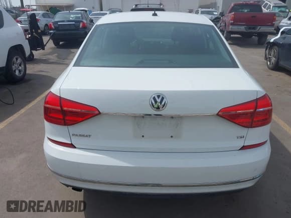 ✅ 2016 Volkswagen Passat S • VIN: 1VWAS7A36GC019397 • Лот: 41986217. Опубликован ранее на IAAI с пробегом 188 382 миль. Бесплатный доступ к архиву аукционных продаж из США и подробный отчёт об истории автомобиля на DreamBid. Изображение 16.