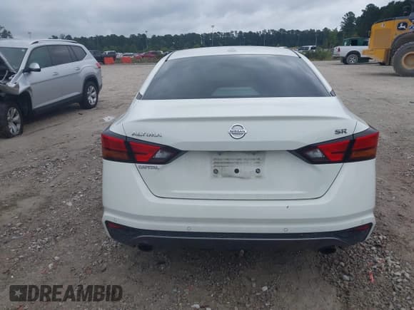 ✅ 2020 Nissan Altima SR • VIN: 1N4BL4CV2LC142714 • Lot: 43329440. Listed on IAAI with 139,084 mi. Free auction sales archive from the USA and detailed vehicle history report at DreamBid. Image 17.
