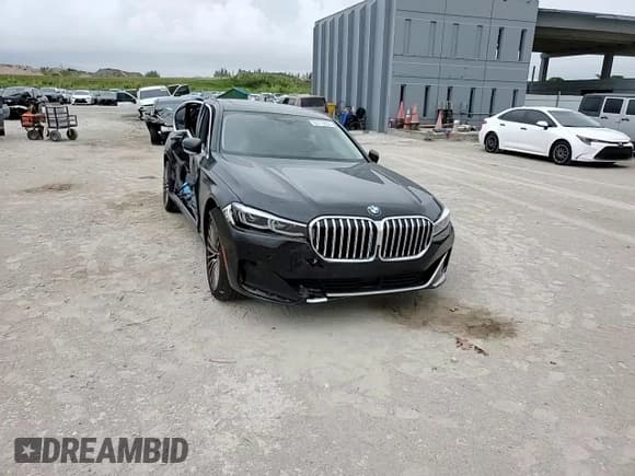 ✅ 2022 BMW 7 Series 740i xDrive • VIN: WBA7T4C06NCJ65806 • Lot: 62710535. Listed on Copart with 33,260 mi. Free auction sales archive from the USA and detailed vehicle history report at DreamBid. Image 13.
