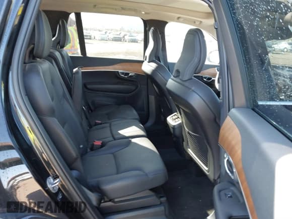 ✅ 2023 Volvo XC90 Plus • VIN: YV4L12PN7P1972817 • Lot: 41846312. Listed on IAAI with 36,869 mi. Free auction sales archive from the USA and detailed vehicle history report at DreamBid. Image 8.