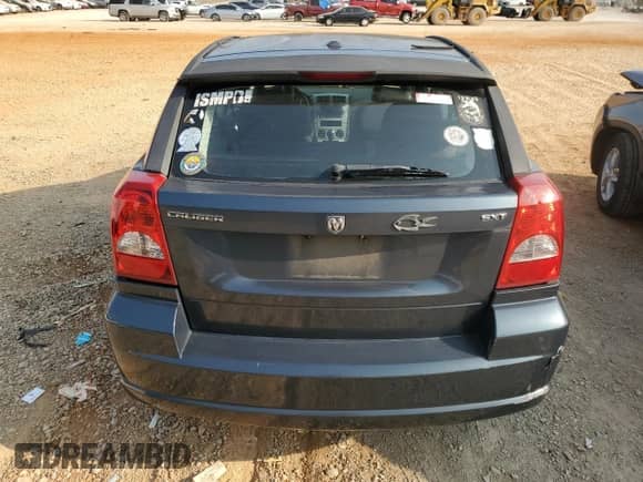 2008 Dodge Caliber SXT z VIN 1B3HB48B58D655965, wystawiony jako Copart lot #70965004 z przebiegiem 167 698 mil mil oraz Szkoda całkowita • Salvage title. Historia ofert i sprzedaży dostępna na DreamBid. Obrazek 6.