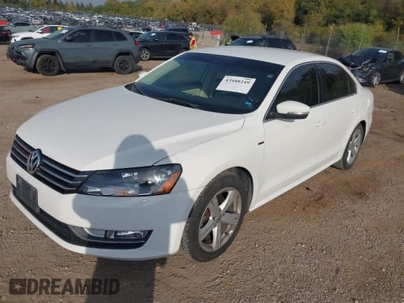 ✅ 2015 Volkswagen Passat S • VIN: 1VWAS7A39FC111067 • Lot: 43488249. Wystawiony na IAAI z przebiegiem 149 805 mil. Bezpłatny archiwum sprzedaży aukcyjnych z USA i szczegółowy raport historii pojazdu na DreamBid. Zdjęcie 2.