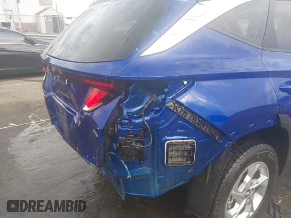 ✅ 2022 Hyundai Tucson SE • VIN: 5NMJACAE5NH070159 • Lot: 43309514. Wystawiony na IAAI z przebiegiem 77 621 mil. Bezpłatny archiwum sprzedaży aukcyjnych z USA i szczegółowy raport historii pojazdu na DreamBid. Zdjęcie 17.