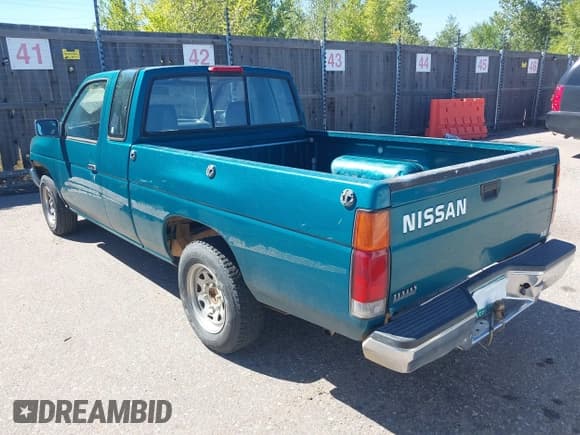 ✅ 1995 Nissan Frontier XE • VIN: 1N6SD16S1SC378712 • Lot: 43304084. Wystawiony na IAAI z przebiegiem 152 422 mil. Bezpłatny archiwum sprzedaży aukcyjnych z USA i szczegółowy raport historii pojazdu na DreamBid. Zdjęcie 3.