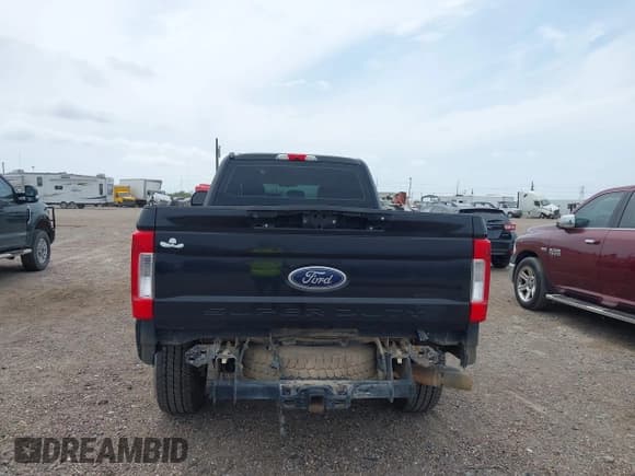 ✅ 2017 Ford F-250 Lariat • VIN: 1FT7W2BT0HEF27194 • Лот: 42061350. Опубликован ранее на IAAI с пробегом 206 679 миль. Бесплатный доступ к архиву аукционных продаж из США и подробный отчёт об истории автомобиля на DreamBid. Изображение 16.