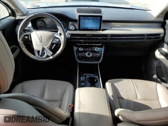 ✅ 2020 Lincoln Corsair Standard • VIN: 5LMCJ1C90LUL28194 • Lot: 70949373. Wystawiony na Copart z przebiegiem 44 195 mil. Bezpłatny archiwum sprzedaży aukcyjnych z USA i szczegółowy raport historii pojazdu na DreamBid. Zdjęcie 8.