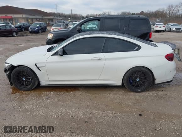 ✅ 2015 BMW M4 • VIN: WBS3R9C52FK334664 • Lot: 43733344. Listed on IAAI with 85,239 mi. Free auction sales archive from the USA and detailed vehicle history report at DreamBid. Image 15.