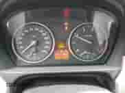 2011 BMW 3 Series z VIN WBAPG7G58BNN18042, wystawiony jako Copart lot #83788495 z przebiegiem 251 963 mil mil oraz Szkoda całkowita • Salvage title. Historia ofert i sprzedaży dostępna na DreamBid. Obrazek 9.