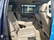 ✅ 2018 Chevrolet Suburban LT • VIN: 1GNSCHKC9JR217766 • Lot: 75172934. Wystawiony na Copart z przebiegiem 86 693 mil. Bezpłatny archiwum sprzedaży aukcyjnych z USA i szczegółowy raport historii pojazdu na DreamBid. Zdjęcie 11.
