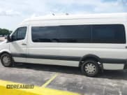 ✅ 2015 Mercedes-Benz Sprinter • VIN: WDZPE8DC7F5978980 • Lot: 43098731. Wystawiony na IAAI z przebiegiem 240 532 mil. Bezpłatny archiwum sprzedaży aukcyjnych z USA i szczegółowy raport historii pojazdu na DreamBid. Zdjęcie 14.