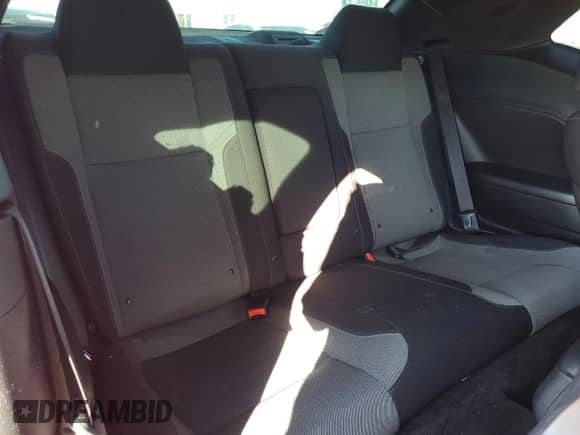 2015 Dodge Challenger SXT z VIN 2C3CDZAG8FH715103, wystawiony jako Copart lot #82575205 z przebiegiem Nie podano mil oraz Szkoda całkowita • Salvage title. Historia ofert i sprzedaży dostępna na DreamBid. Obrazek 10.