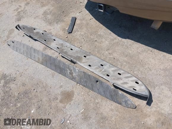 ✅ 2002 GMC Envoy SLT • VIN: 1GKDT13S122527150 • Лот: 42709149. Опубликован ранее на IAAI с пробегом 225 552 миль. Бесплатный доступ к архиву аукционных продаж из США и подробный отчёт об истории автомобиля на DreamBid. Изображение 12.