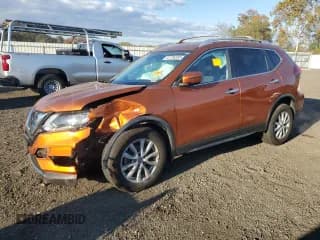 ✅ 2020 Nissan Rogue SV • VIN: JN8AT2MV1LW133028 • Lot: 82756385. Wystawiony na Copart z przebiegiem 62 121 mil. Bezpłatny archiwum sprzedaży aukcyjnych z USA i szczegółowy raport historii pojazdu na DreamBid. Zdjęcie 1.