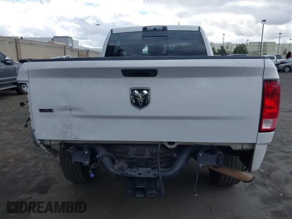 ✅ 2018 Ram 2500 Big Horn • VIN: 3C6TR4MT1JG213218 • Lot: 41487023. Wystawiony na IAAI z przebiegiem 141 367 mil. Bezpłatny archiwum sprzedaży aukcyjnych z USA i szczegółowy raport historii pojazdu na DreamBid. Zdjęcie 17.