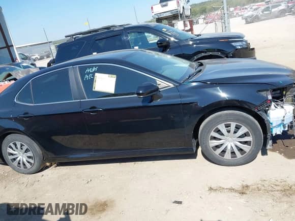 2022 Toyota Camry Hybrid LE z VIN 4T1C31AK9NU592164, wystawiony jako IAAI lot #43394960 z przebiegiem 56 727 mil mil oraz . Historia ofert i sprzedaży dostępna na DreamBid. Obrazek 14.