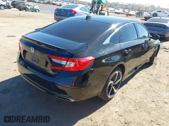 ✅ 2022 Honda Accord Sport • VIN: 1HGCV1F32NA067997 • Lot: 43557621. Wystawiony na IAAI z przebiegiem 57 144 mil. Bezpłatny archiwum sprzedaży aukcyjnych z USA i szczegółowy raport historii pojazdu na DreamBid. Zdjęcie 4.