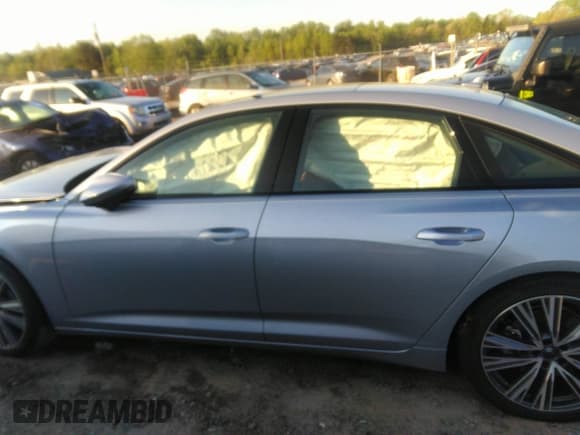 ✅ 2024 Audi A6 Premium Plus • VIN: WAUE3BF20RN032509 • Lot: 41983828. Wystawiony na IAAI z przebiegiem 10 598 mil. Bezpłatny archiwum sprzedaży aukcyjnych z USA i szczegółowy raport historii pojazdu na DreamBid. Zdjęcie 14.