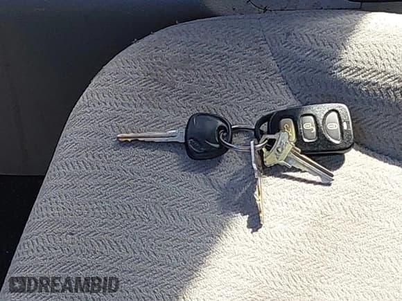 ✅ 2008 Kia Optima LX • VIN: KNAGE123685195465 • Lot: 43716858. Wystawiony na IAAI z przebiegiem 275 674 mil. Bezpłatny archiwum sprzedaży aukcyjnych z USA i szczegółowy raport historii pojazdu na DreamBid. Zdjęcie 11.