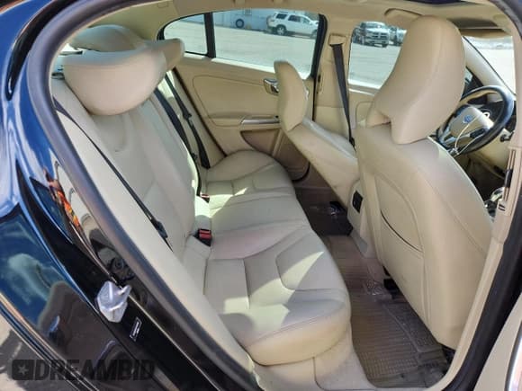 ✅ 2015 Volvo S60 T5 Drive-E Premier • VIN: YV140MFK5F1345989 • Lot: 90350725. Wystawiony na Copart z przebiegiem 180 795 mil. Bezpłatny archiwum sprzedaży aukcyjnych z USA i szczegółowy raport historii pojazdu na DreamBid. Zdjęcie 10.