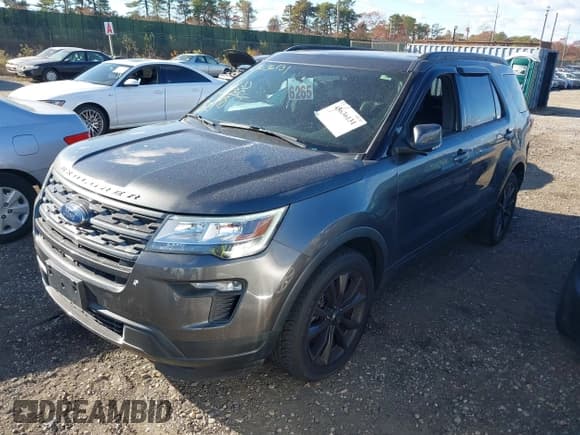 ✅ 2018 Ford Explorer XLT • VIN: 1FM5K8DH5JGC89251 • Lot: 43636131. Wystawiony na IAAI z przebiegiem 60 648 mil. Bezpłatny archiwum sprzedaży aukcyjnych z USA i szczegółowy raport historii pojazdu na DreamBid. Zdjęcie 18.