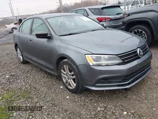 ✅ 2015 Volkswagen Jetta S • VIN: 3VW2K7AJ8FM220332 • Lot: 43771488. Wystawiony na IAAI z przebiegiem 104 567 mil. Bezpłatny archiwum sprzedaży aukcyjnych z USA i szczegółowy raport historii pojazdu na DreamBid. Zdjęcie 1.