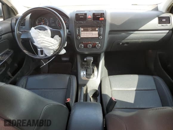 ✅ 2010 Volkswagen Jetta SE • VIN: 3VWRZ7AJ4AM070321 • Lot: 61336945. Wystawiony na Copart z przebiegiem 156 696 mil. Bezpłatny archiwum sprzedaży aukcyjnych z USA i szczegółowy raport historii pojazdu na DreamBid. Zdjęcie 8.