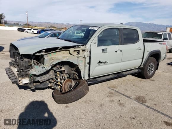 ✅ 2023 Toyota Tacoma SR • VIN: 3TMCZ5AN6PM568660 • Лот: 92316775. Опубликован ранее на Copart с пробегом 55 599 миль. Бесплатный доступ к архиву аукционных продаж из США и подробный отчёт об истории автомобиля на DreamBid. Изображение 1.