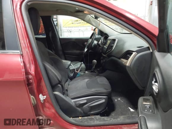 ✅ 2015 Jeep Cherokee Latitude • VIN: 1C4PJMCB2FW623173 • Лот: 43634648. Опубликован ранее на IAAI с пробегом 175 548 миль. Бесплатный доступ к архиву аукционных продаж из США и подробный отчёт об истории автомобиля на DreamBid. Изображение 5.