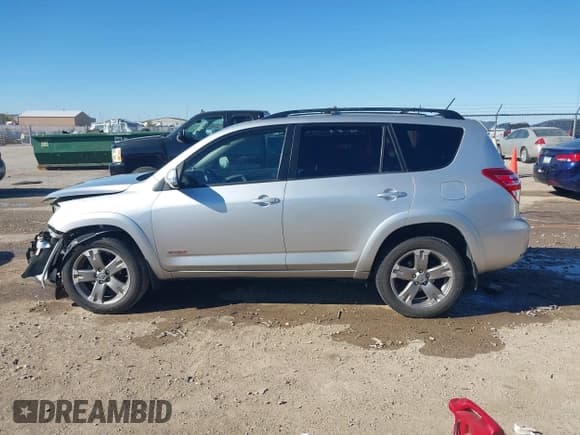 ✅ 2011 Toyota RAV4 Sport • VIN: JTMRF4DV9B5042465 • Lot: 43637597. Listed on IAAI with Not provided. Free auction sales archive from the USA and detailed vehicle history report at DreamBid. Image 14.