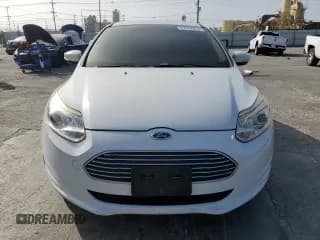 ✅ 2015 Ford Focus Electric • VIN: 1FADP3R43FL204874 • Lot: 57968814. Wystawiony na Copart z przebiegiem 104 590 mil. Bezpłatny archiwum sprzedaży aukcyjnych z USA i szczegółowy raport historii pojazdu na DreamBid. Zdjęcie 5.