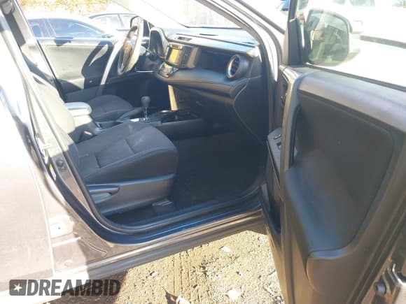 ✅ 2013 Toyota RAV4 XLE • VIN: JTMRFREV0D5005898 • Lot: 43580921. Listed on IAAI with 172,608 mi. Free auction sales archive from the USA and detailed vehicle history report at DreamBid. Image 5.