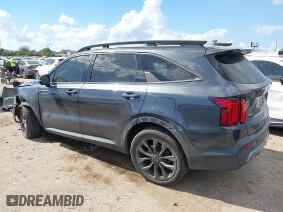 ✅ 2022 Kia Sorento SX • VIN: 5XYRKDLFXNG090512 • Lot: 43288705. Wystawiony na IAAI z przebiegiem 70 972 mil. Bezpłatny archiwum sprzedaży aukcyjnych z USA i szczegółowy raport historii pojazdu na DreamBid. Zdjęcie 3.