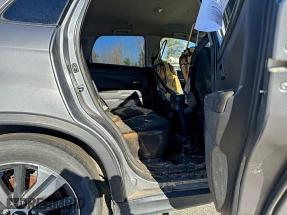 ✅ 2020 Mitsubishi Outlander ES • VIN: JA4AR3AUXLU026786 • Лот: 94503635. Опубликован ранее на Copart с пробегом 105 592 миль. Бесплатный доступ к архиву аукционных продаж из США и подробный отчёт об истории автомобиля на DreamBid. Изображение 6.