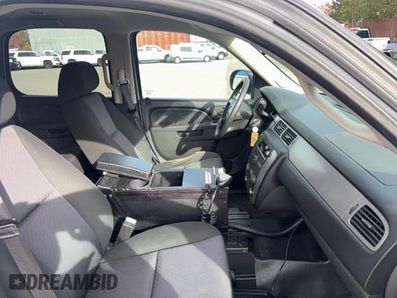 ✅ 2013 Chevrolet Tahoe Commercial • VIN: 1GNSK2E08DR336513 • Lot: 92187665. Wystawiony na Copart z przebiegiem 54 514 mil. Bezpłatny archiwum sprzedaży aukcyjnych z USA i szczegółowy raport historii pojazdu na DreamBid. Zdjęcie 5.