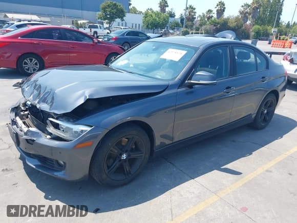 ✅ 2015 BMW 3 Series 328i • VIN: WBA3A5C57FF610544 • Lot: 42978570. Wystawiony na IAAI z przebiegiem 123 942 mil. Bezpłatny archiwum sprzedaży aukcyjnych z USA i szczegółowy raport historii pojazdu na DreamBid. Zdjęcie 17.