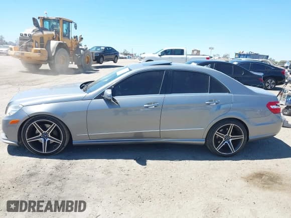 ✅ 2011 Mercedes-Benz E 350 Luxury • VIN: WDDHF5GB8BA504594 • Lot: 43169538. Wystawiony na IAAI z przebiegiem 171 925 mil. Bezpłatny archiwum sprzedaży aukcyjnych z USA i szczegółowy raport historii pojazdu na DreamBid. Zdjęcie 14.