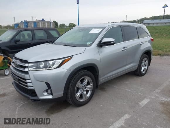 ✅ 2017 Toyota Highlander Limited • VIN: 5TDDZRFHXHS393913 • Lot: 43388149. Listed on IAAI with 149,357 mi. Free auction sales archive from the USA and detailed vehicle history report at DreamBid. Image 2.
